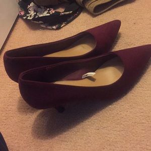 Burgundy maroon small heel shoes
